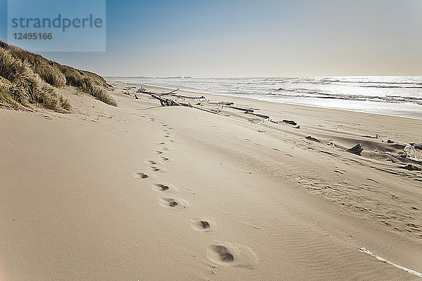 Fußabdrücke im Sand am Bullards Beach  Bullards Beach State Park  Oregon.