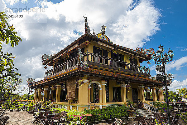 Koloniales Gebäude in der Kaiserstadt Hue  Vietnam