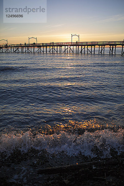 White Rock Pier bei Sonnenuntergang  British Columbia  Kanada.