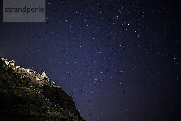 Sterne am Himmel über Santorin  Griechenland.