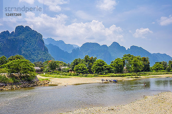 Nam Song Fluss und Karstlandschaft in Vang Vieng  Provinz Vientiane  Laos