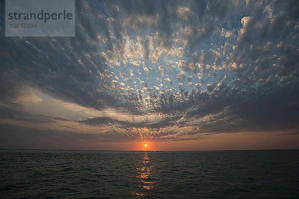 Sonnenuntergang in der Florida Bay über dem Everglades National Park.