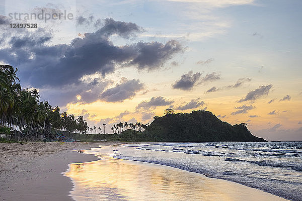 Nacpan Beach bei Sonnenuntergang  El Nido  Palawan  Philippinen