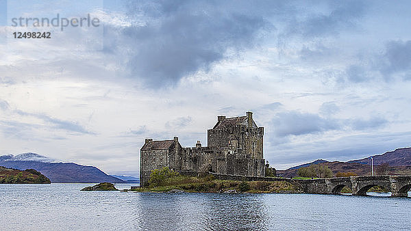 Eilean Donan Castle von den Ufern des Loch Duich