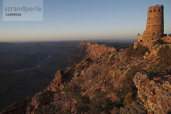 Blick auf den Grand Canyon bei Sonnenuntergang vom Desert View Watchtower  South Rim. Grand Canyon National Park  Arizona.