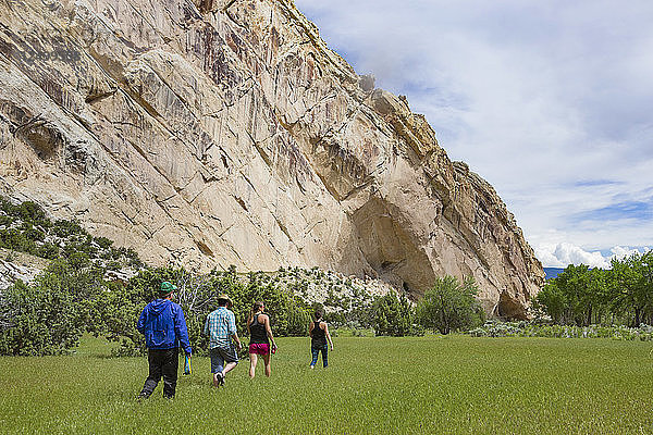 Menschen Wandern durch Dinosaur National Monument  Utah  Usa