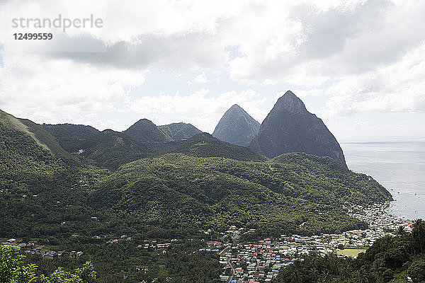 Landschaftsansicht des Piton in St. Lucia