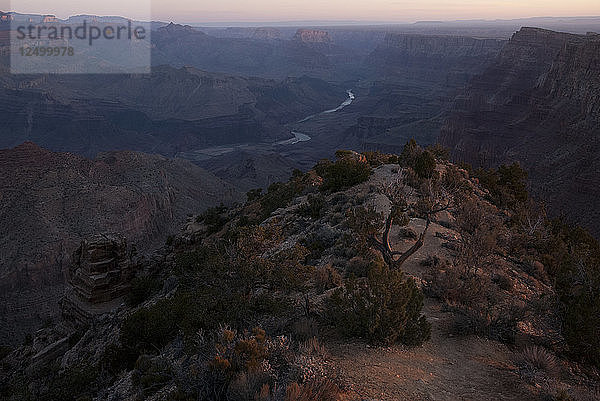 Sonnenaufgangsansicht des Grand Canyon vom Desert View Watchtower  South Rim. Grand Canyon National Park  Arizona.