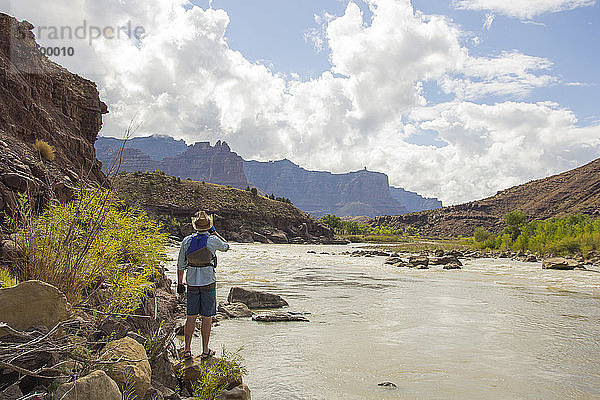 Flößer bei der Erkundung von Stromschnellen entlang des Green River im Desolation Canyon  Utah.