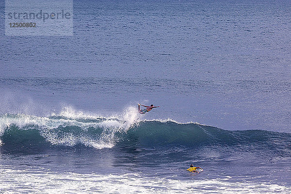 Wipeout eines Surfers  Bali  Indonesien.