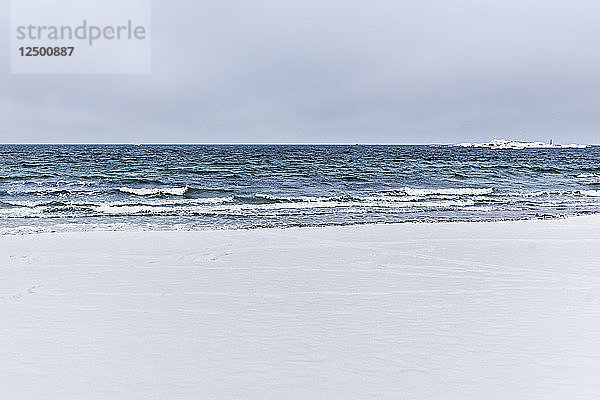 Ein verschneiter Tag am Strand in Massachusetts  New England