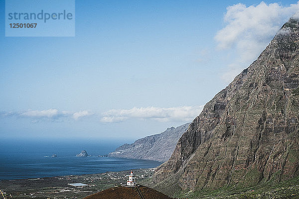 Gezogene Rückansicht der Parroquia De Nuestra Senora De Candelaria auf der Insel El Hierro