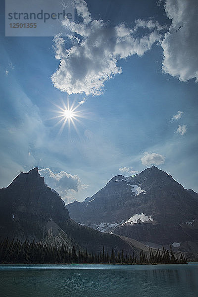 Blick auf den Shadow Lake in Banff  Alberta  Kanada