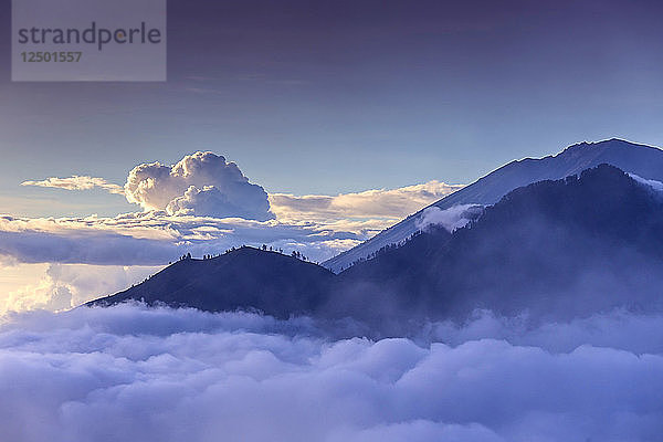 Blick auf Vulkan Agung vom Vulkan Batur  Bali  Indonesien