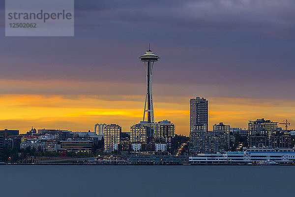 Seattle Space Needle Skyline bei Sonnenuntergang