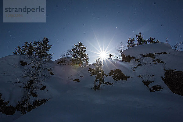 Yellowknife bei Nacht in den Nordwest-Territorien