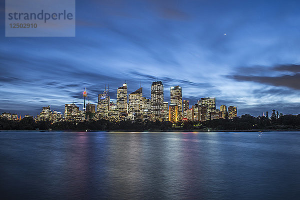 Downtown Sydney Australien Skyline nach Sonnenuntergang