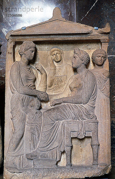 Altgriechisches Relief mit der Darstellung von Freunden  die sich gegenseitig begrüßen. Künstler: Unbekannt