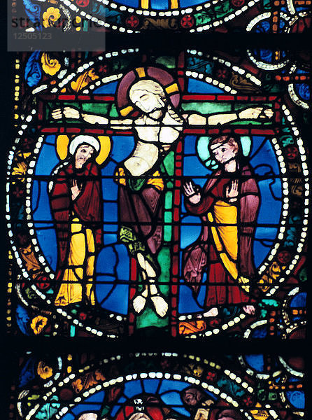 Christus am Kreuz  Glasmalerei  Kathedrale von Chartres  Frankreich  1194-1260. Künstler: Unbekannt