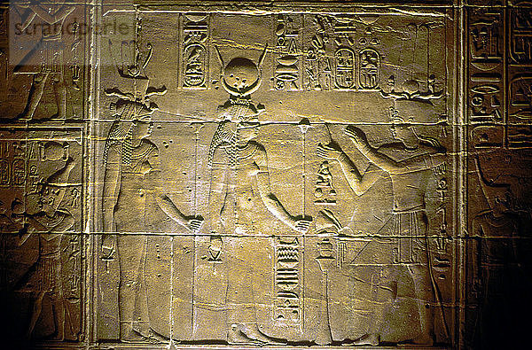 Kalksteinrelief im Tempel von Philae  Altägypten. Künstler: Unbekannt