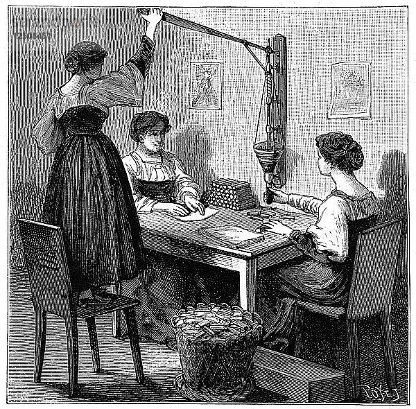 Frauen beim Verpacken von Dynamitpatronen  1888. Künstler: Anon
