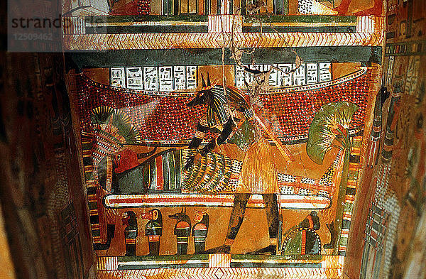 Der schakalköpfige Gott Anubis empfängt einen toten König oder Adligen  altägyptisch. Künstler: Unbekannt