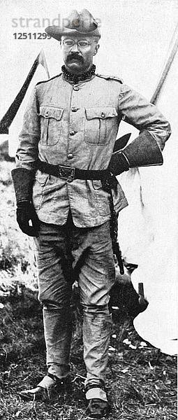 Theodore Roosevelt  amerikanischer Soldat und Politiker  1898. Künstler: Unbekannt