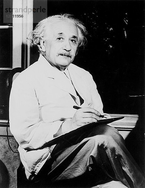 Albert Einstein  deutsch-schweizerisch-amerikanischer Mathematiker und Physiker  20. Jahrhundert. Künstler: Unbekannt