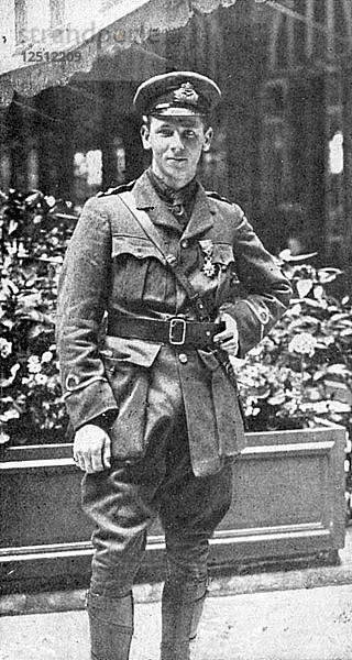 Flight-Lieutenant Rex Warneford VC  britischer Pilot  1915. Künstler: Unbekannt