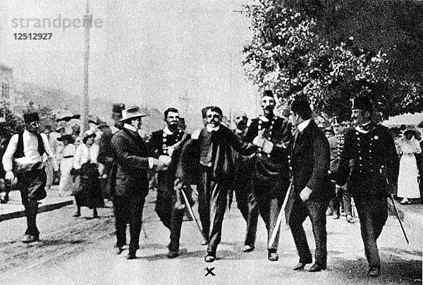 Verhaftung von Gavrilo Princip  dem Attentäter auf Erzherzog Franz Ferdinand  1914. Künstler: Unbekannt