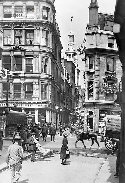 Cannon Street und St Mary Aldermany Church  London  um 1920. Künstler: George Davison Reid