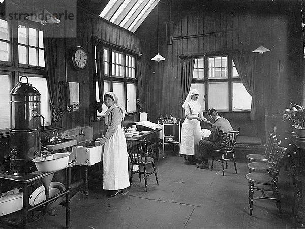Erste-Hilfe-Raum  Wolseley-Autofabrik  Birmingham  1920er Jahre. Künstler: Unbekannt
