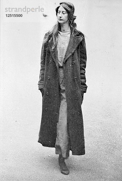 Eine Suffragette beim Training im Hof des Holloway Gaol  London  um 1912. Künstler: Unbekannt