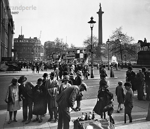 Ostseite des Trafalgar Square  City of Westminster  London. Künstler: Unbekannt