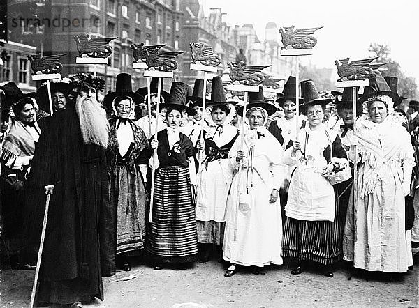 Walisische Suffragetten in Tracht auf dem Krönungszug der Frauen  17. Juni 1911. Künstler: Unbekannt
