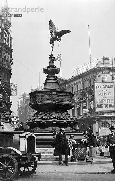 Statue des Eros  Piccadilly Circus  Westminster  London  1915. Künstler: Unbekannt