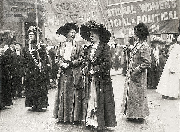 Christabel Pankhurst bei einer Suffragetten-Demonstration  um 1910. Künstler: Unbekannt