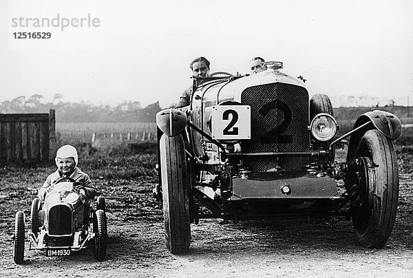 Frank Clement und Woolf Barnato in einem Bentley Speed 6  Brooklands  Surrey  1930. Künstler: Unbekannt