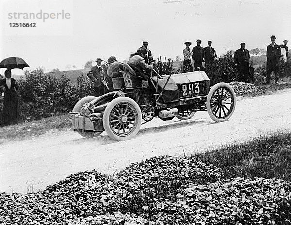 Mercedes 60 PS bei der Bergfahrt auf dem Rennen Paris-Madrid  1903. Künstler: Unbekannt