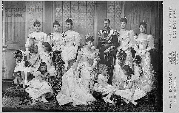Die Hochzeitsgruppe des Herzogs und der Herzogin von York  6. Juli 1893. Künstler: Unbekannt