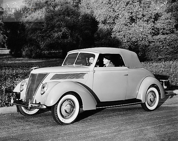 1937 Ford V8 Modell 78 lub Cabriolet  (1937?). Künstler: Unbekannt