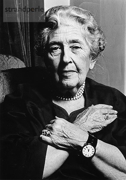 Agatha Christie (1890-1976)  britische Schriftstellerin. Künstlerin: Unbekannt