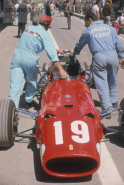 Ferrari von Chris Amon beim Großen Preis von Spanien  Jarama  Madrid  1968. Künstler: Unbekannt