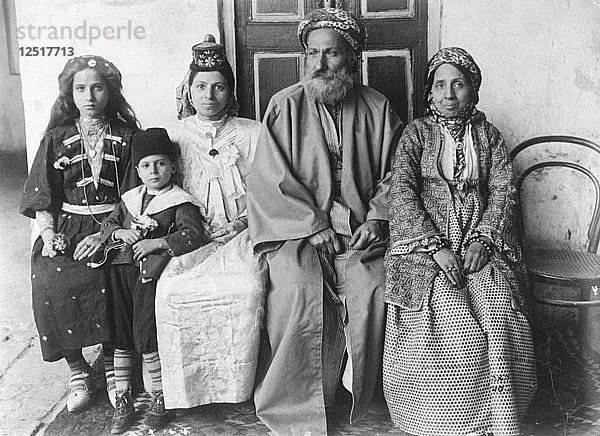 Jüdische Familie in Bagdad  1910. Künstler: Unbekannt