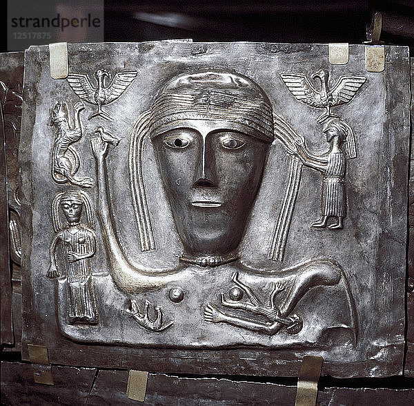Gundestrup-Kessel  keltische Göttin mit Adlern  dänisch  um 100 v. Chr. Künstler: Unbekannt
