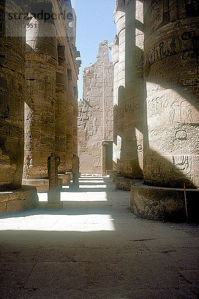 Säulen in der Großen Hypostylhalle  Amun-Tempel  Karnak  Ägypten  14.-13. Jahrhundert v. Chr. Künstler: Unbekannt
