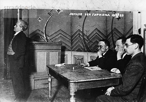 David Ben Gurion (1886-1973) überbringt einer zionistischen Versammlung in Litauen Nachrichten aus Palästina  1933. Künstler: Unbekannt