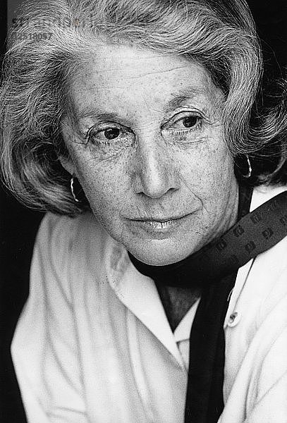 Nadine Gordimer (1923- )  südafrikanische Schriftstellerin  1990. Künstlerin: Unbekannt