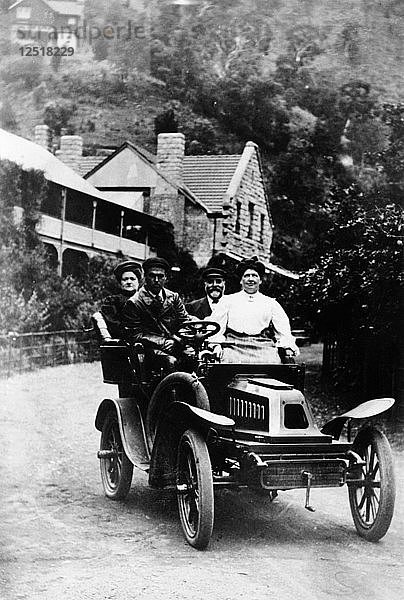 Ein 1-Zylinder-De-Dion-Wagen und Fahrgäste  1904. Künstler: Unbekannt
