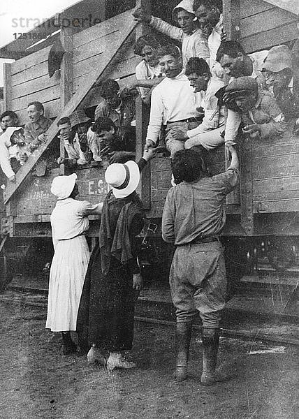 Freiwillige der Jüdischen Legion verabschieden sich von Verwandten und Freunden  Erster Weltkrieg  1915-1918. Künstler: Unbekannt